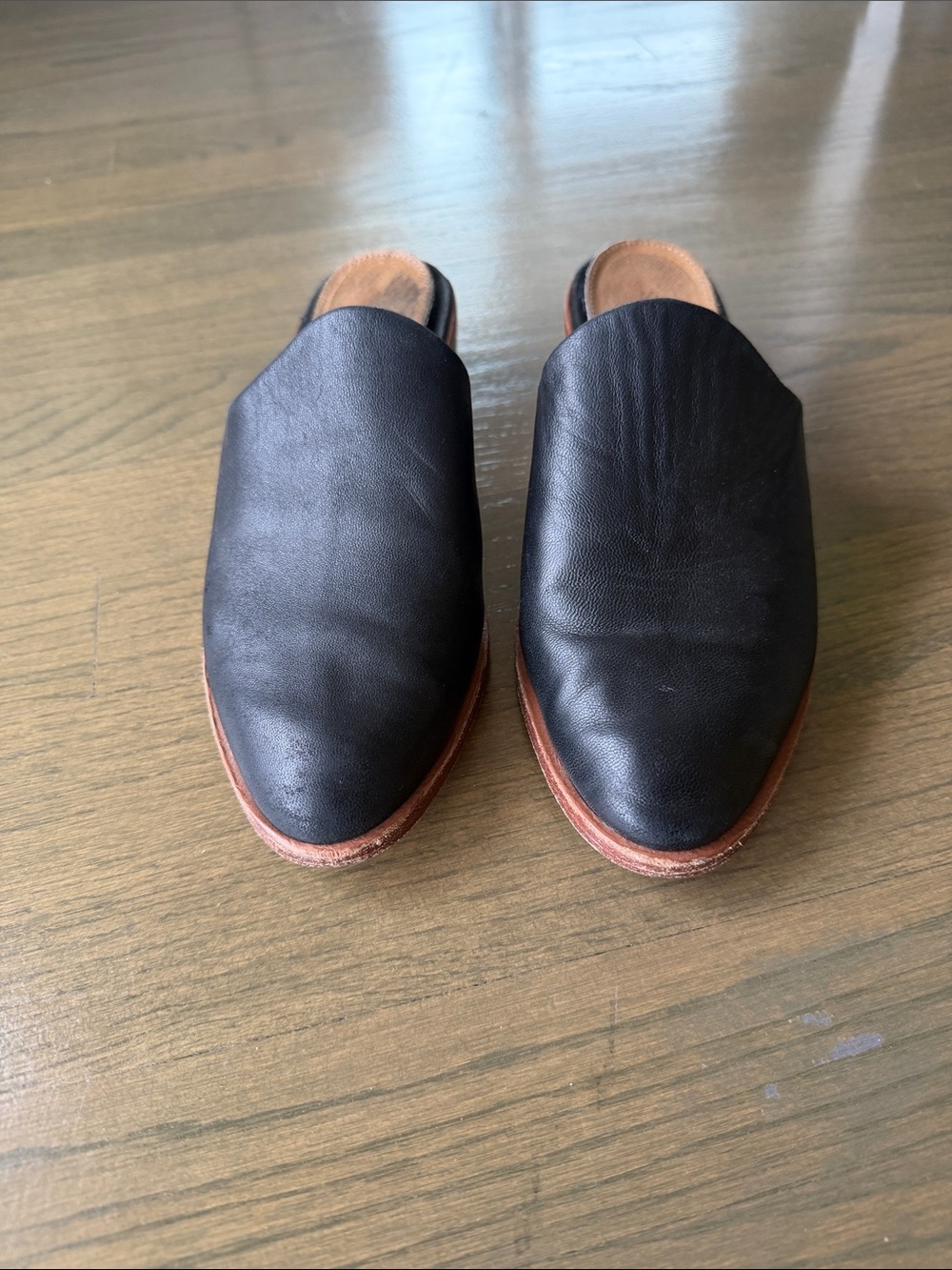 Soludos Black Leather Slip-On Women's Mules